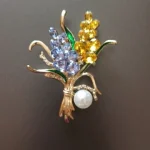 Beaut&Berry Ear of Wheat Brooches for Women Rhinestone Blue and Yellow Plant Pins 5-Color Unisex Casual Accessories Gifts photo review