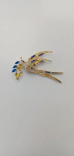 Beaut&Berry Sparkling Peace Dove Brooch for Women Rhinestone Ear of Wheat Pin Ukraine Casual Accessory Gift photo review