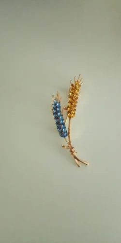 Beaut&Berry Ear of Wheat Brooches for Women Rhinestone Blue and Yellow Plant Pins 5-Color Unisex Casual Accessories Gifts photo review