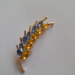 Beaut&Berry Trendy Ear of Wheat Brooches for Women Rhinestone Blue and Yellow Plant Pins 5-Color Unisex Casual Accessories Gifts photo review