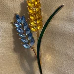 Beaut&Berry Ear of Wheat Brooches for Women Rhinestone Blue and Yellow Plant Pins 5-Color Unisex Casual Accessories Gifts photo review