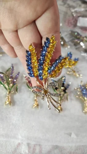 New Three head Rhinestone Ear of Wheat Brooches for Women Unisex Botanical Pins 2-color Available Casual Party Accessories Gifts photo review