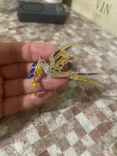 Beaut&Berry Sparkling Peace Dove Brooch for Women Rhinestone Ear of Wheat Pin Ukraine Casual Accessory Gift photo review