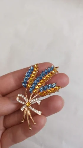 New Three head Rhinestone Ear of Wheat Brooches for Women Unisex Botanical Pins 2-color Available Casual Party Accessories Gifts photo review