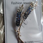 Beaut&Berry Trendy Ear of Wheat Brooches for Women Rhinestone Blue and Yellow Plant Pins 5-Color Unisex Casual Accessories Gifts photo review