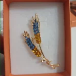 Beaut&Berry Ear of Wheat Brooches for Women Rhinestone Blue and Yellow Plant Pins 5-Color Unisex Casual Accessories Gifts photo review