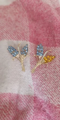 New Sparkling Rhinestone Ear of Wheat Brooches for Women Unisex Plant Pins 4-color Available Casual Party Accessories Gifts photo review