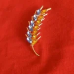 Beaut&Berry Ear of Wheat Brooches for Women Rhinestone Blue and Yellow Plant Pins 5-Color Unisex Casual Accessories Gifts photo review