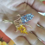 New Sparkling Rhinestone Ear of Wheat Brooches for Women Unisex Plant Pins 4-color Available Casual Party Accessories Gifts photo review