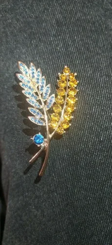 Beaut&Berry Ear of Wheat Brooches for Women Rhinestone Blue and Yellow Plant Pins 5-Color Unisex Casual Accessories Gifts photo review