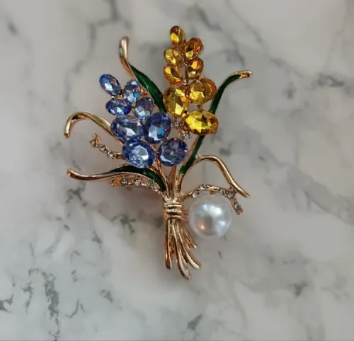 Beaut&Berry Ear of Wheat Brooches for Women Rhinestone Blue and Yellow Plant Pins 5-Color Unisex Casual Accessories Gifts photo review