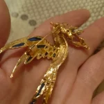 Beaut&Berry Sparkling Peace Dove Brooch for Women Rhinestone Ear of Wheat Pin Ukraine Casual Accessory Gift photo review