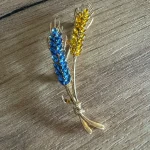 Beaut&Berry Trendy Ear of Wheat Brooches for Women Rhinestone Blue and Yellow Plant Pins 5-Color Unisex Casual Accessories Gifts photo review