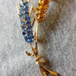 Beaut&Berry Ear of Wheat Brooches for Women Rhinestone Blue and Yellow Plant Pins 5-Color Unisex Casual Accessories Gifts photo review