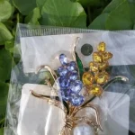 Beaut&Berry Trendy Ear of Wheat Brooches for Women Rhinestone Blue and Yellow Plant Pins 5-Color Unisex Casual Accessories Gifts photo review