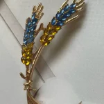 Beaut&Berry Trendy Ear of Wheat Brooches for Women Rhinestone Blue and Yellow Plant Pins 5-Color Unisex Casual Accessories Gifts photo review