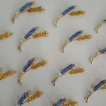 Beaut&Berry Trendy Ear of Wheat Brooches for Women Rhinestone Blue and Yellow Plant Pins 5-Color Unisex Casual Accessories Gifts photo review