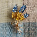 New Three head Rhinestone Ear of Wheat Brooches for Women Unisex Botanical Pins 2-color Available Casual Party Accessories Gifts photo review